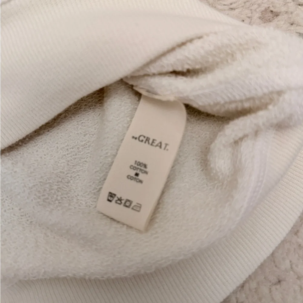 THE GREAT. The College Sweatershirt in Washed White - Picture 4 of 6